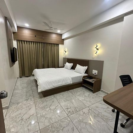 Hotel Fun N Food Bhuj Exterior foto
