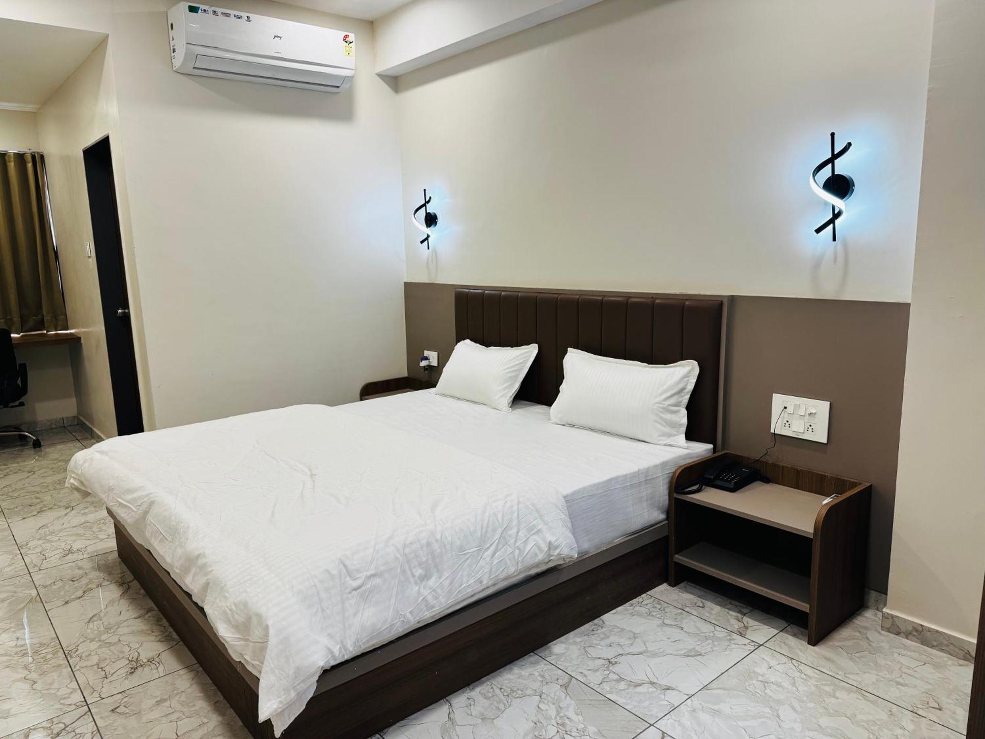 Hotel Fun N Food Bhuj Exterior foto